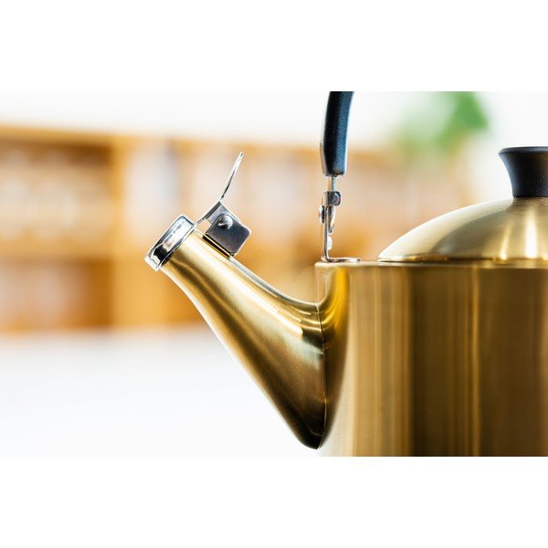 Varná kanvica z nehrdzavejúcej ocele v zlatej farbe 1,5 l Diamante – Vialli Design-image-3