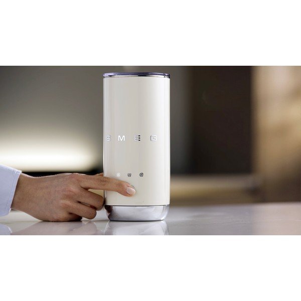 Krémovobiely plastový elektrický šľahač mlieka 120 ml – SMEG-image-3