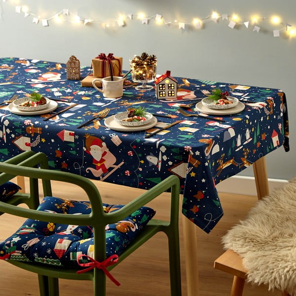 Bavlnený obrus s vianočným motívom 137x229 cm Santa's Christmas Wonderland - Catherine Lansfield-image-1