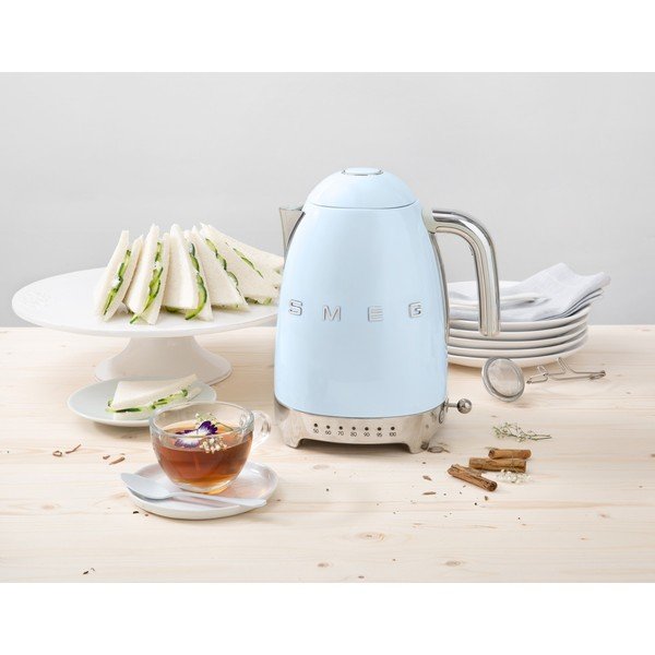 Svetlomodrá rýchlovarná kanvica z nehrdzavejúcej ocele 1,7 l Retro Style – SMEG-image-1
