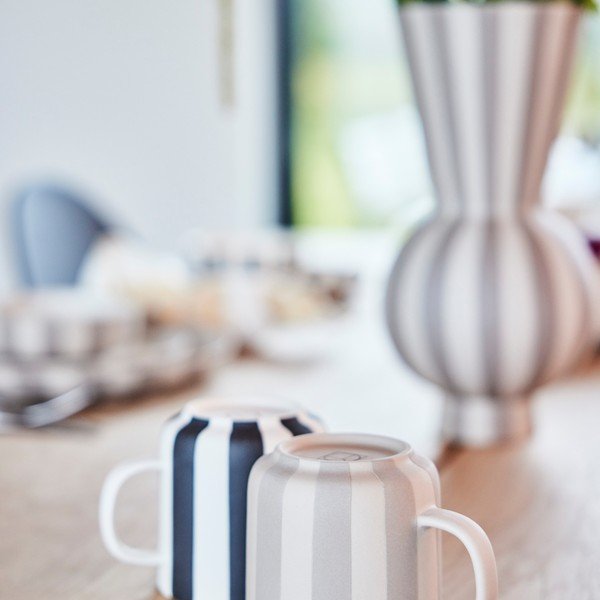Béžová kameninová ručne vyrobená váza (výška  28 cm) Toppu – OYOY Living Design-image-3