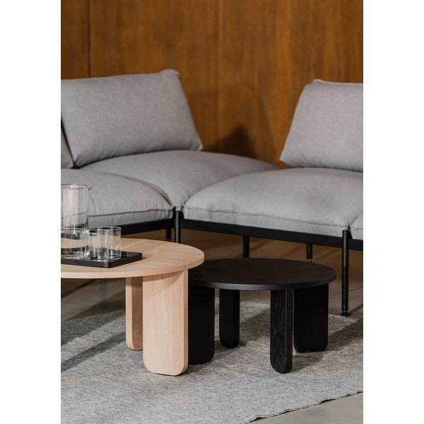 Čierny okrúhly konferenčný stolík s doskou v dubovom dekore ø 55 cm Kuvu – noo.ma-image-1