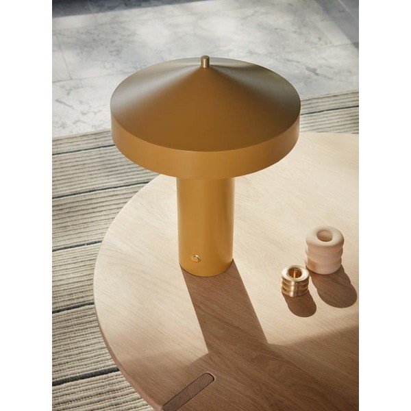 Okrovožltá kovová stolová lampa (výška  41 cm) Hatto – OYOY Living Design-image-2