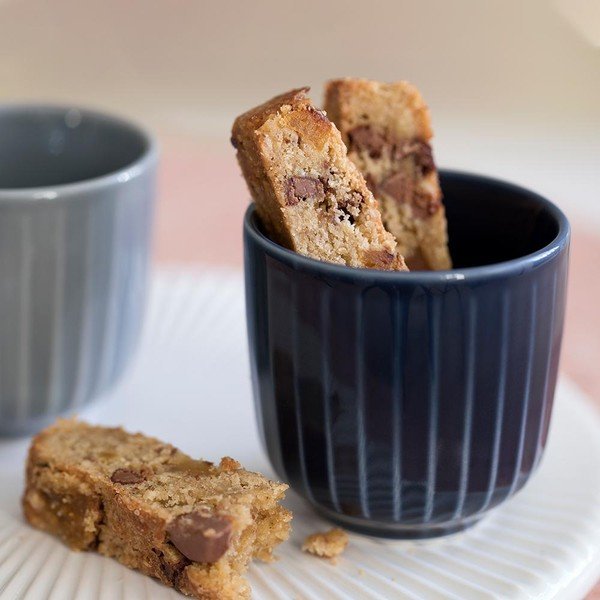 Tmavomodrý porcelánový hrnček Kähler Design Hammershoi, 330 ml-image-2