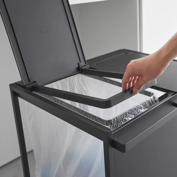 Čierny kovový odpadkový kôš na triedený odpad Tower – YAMAZAKI-image-3