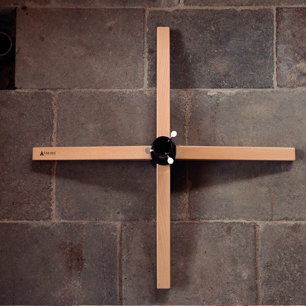 Čierny stojan na vianočný stromček z kovu a dreva Tree Nest Gentle-image-3