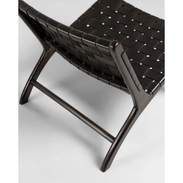 Čierne kreslo s výpletom Calixta - Kave Home-image-4