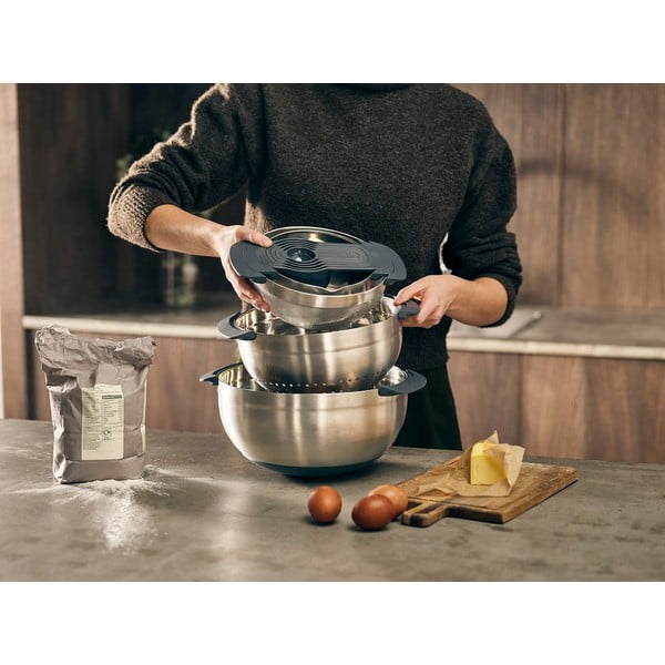 Misy v lesklo striebornej farbe v súprave 9 ks Nest 100 Collection – Joseph Joseph-image-1