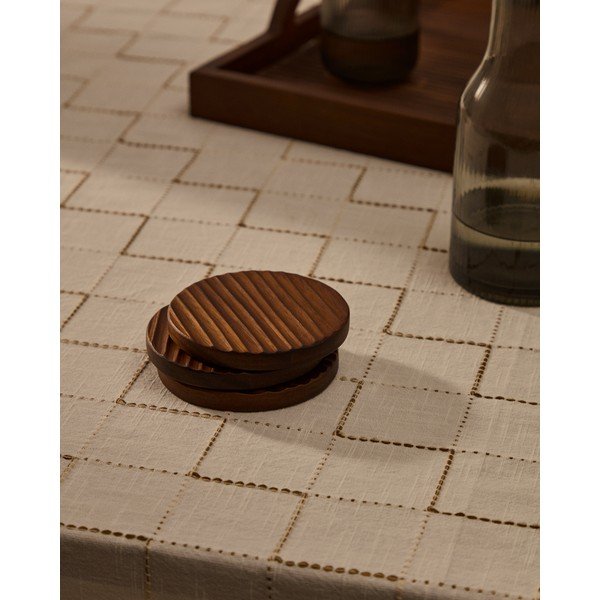 Drevené tácky v súprave 4 ks v tmavoprírodnej farbe Rommu – Kave Home-image-2