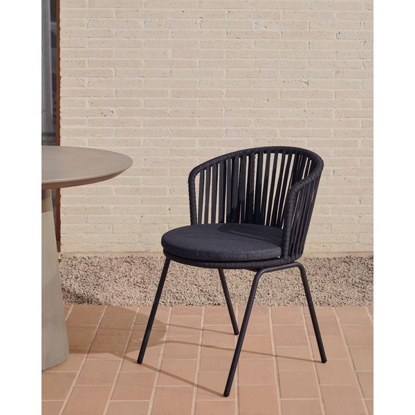 Čierna kovová záhradná stolička Saconca - Kave Home-image-1