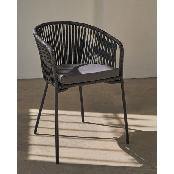 Čierna kovová/polstrovaná záhradná stolička Yanet – Kave Home-image-1