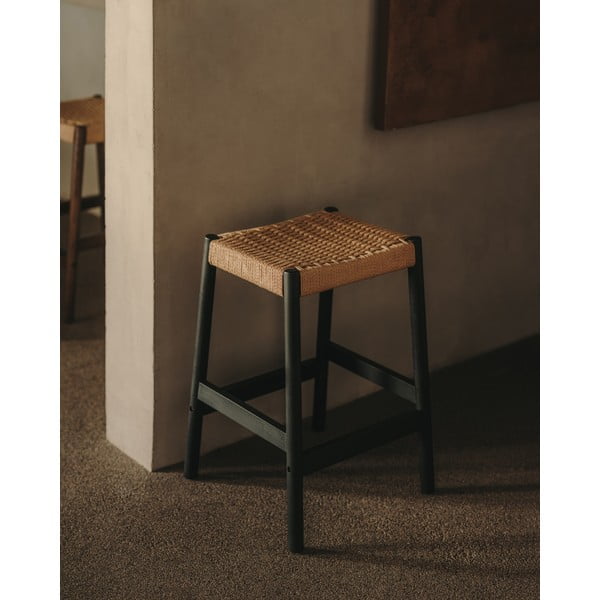 Čierne/v prírodnej farbe barové stoličky v súprave 2 ks z dubového dreva (výška sedadla 66 cm) Yalia – Kave Home-image-1