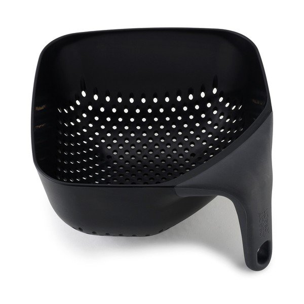 Čierne kubické cedidlo Joseph Joseph Square Colander Medium, 21 x 21 cm