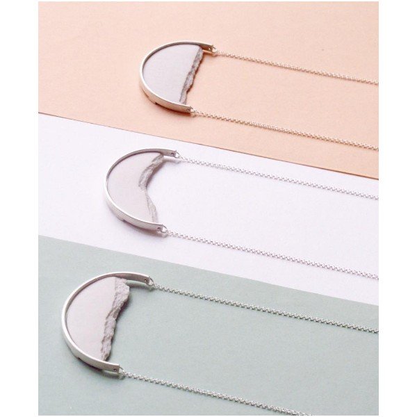 Náhrdelník v zlatej farbe s ružovým príveskom dsnú Curve-image-1