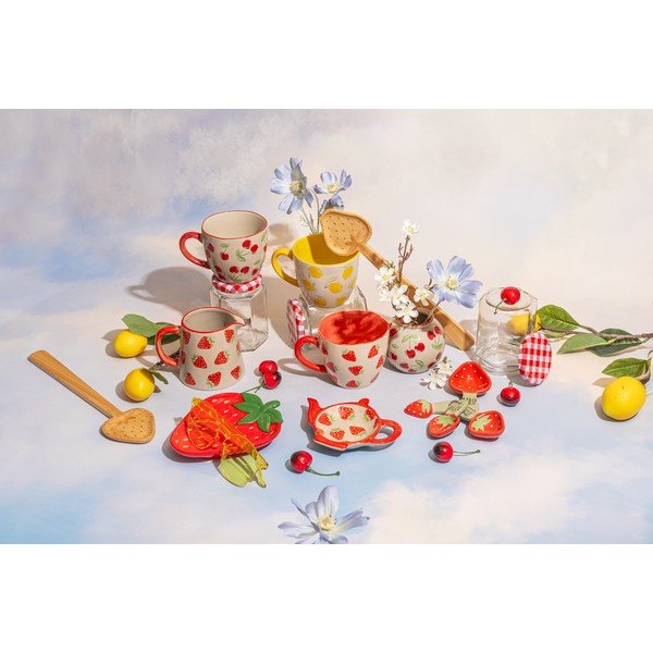 Béžový keramický hrnček 250 ml Cherries – Sass & Belle-image-4