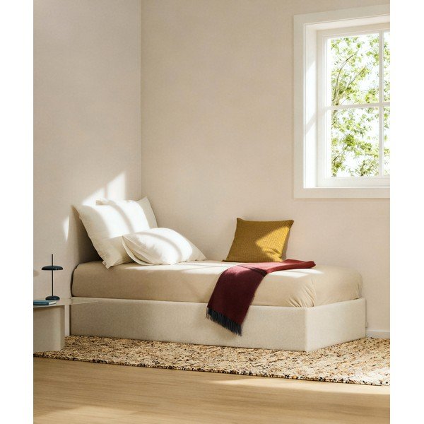 Krémovobiela čalúnená jednolôžková posteľ zo ženilky s úložným priestorom/bez čela s roštom 90x200 cm Nelzi – Kave Home-image-1