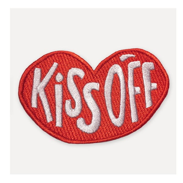 Červená zášivka v tvare pier U Studio Design Kiss Off, 8,5 × 11 cm