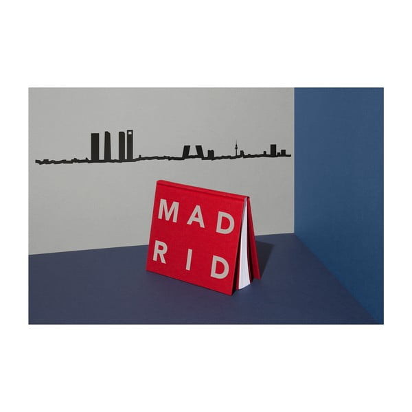 Čierna nástenná dekorácia so siluetou mesta The Line Madrid