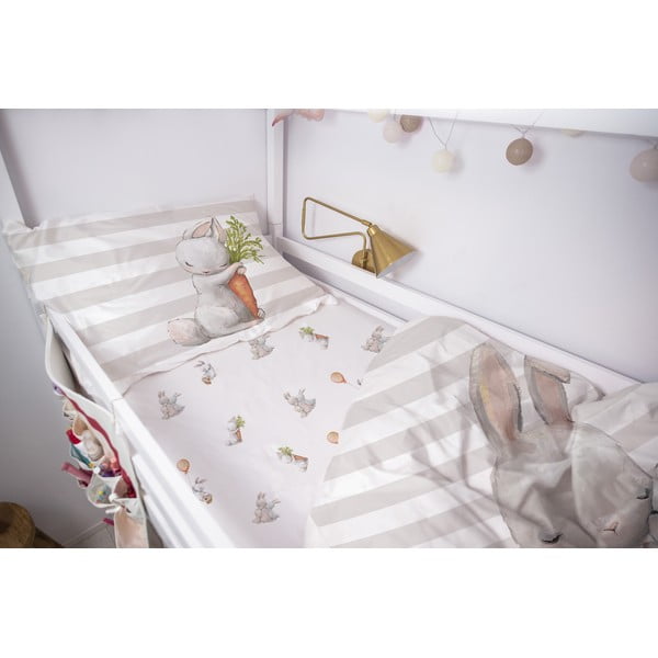 Biela napínacia detská plachta do postieľky z bavlneného saténu 60x120 cm Hugging Bunnies – Butter Kings-image-1