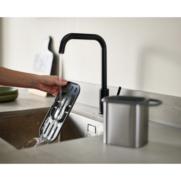 Kovový stojan na umývacie prostriedky v lesklej striebornej farbe Duo Steel – Joseph Joseph-image-3