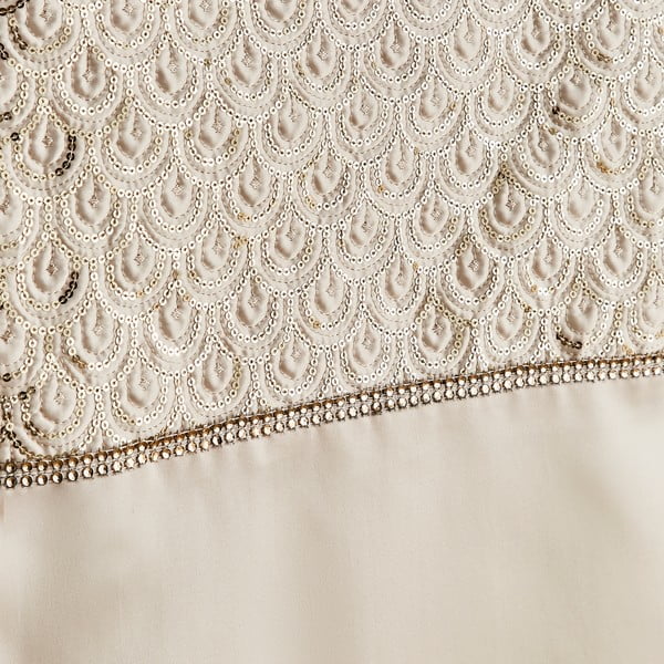 Behúň na stôl z mikrosaténu 32x220 cm Deco Sequin – Catherine Lansfield-image-1