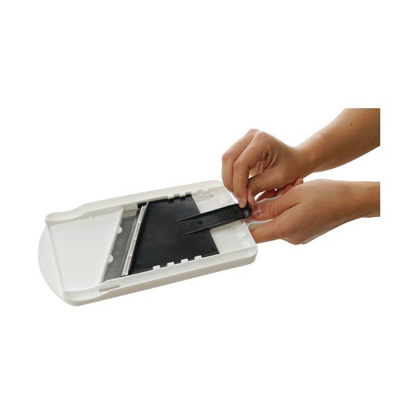 Bielo-čierny nastaviteľný krájač na zeleninu Fackelmann Food & More-image-1