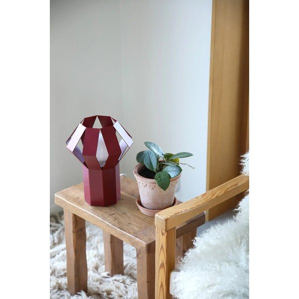 Červená kovová stolová lampa s kovovým tienidlom (výška  27 cm) Octa – Markslöjd-image-2