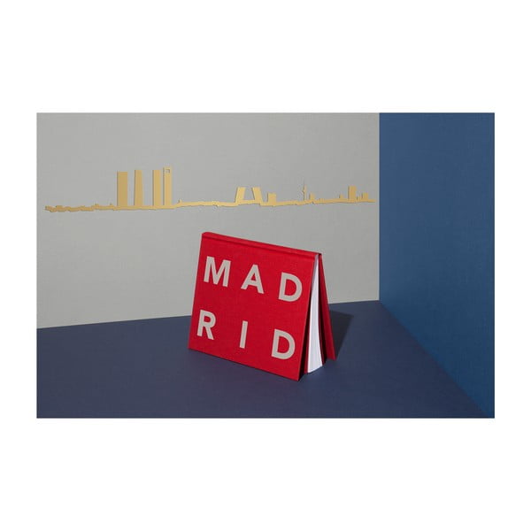 Pozlátená nástenná dekorácia so siluetou mesta The Line Madrid