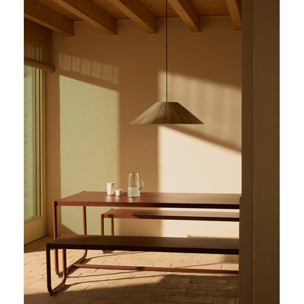 Vínovočervená kovová záhradná jedálenská súprava pre 4 osoby Sotil – Kave Home-image-3