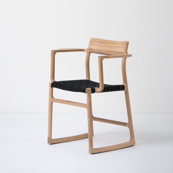 Jedálenská stolička z masívneho dubového dreva s opierkami a čiernym sedadlom Gazzda Fawn