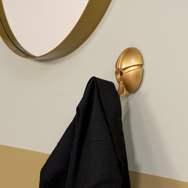 Nástenný plastový háčik v zlatej farbe Tick – Spinder Design-image-1