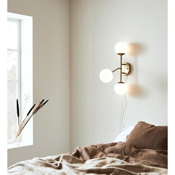 Biele nástenné svietidlo Markslöjd Trinity, výška 60 cm-image-2