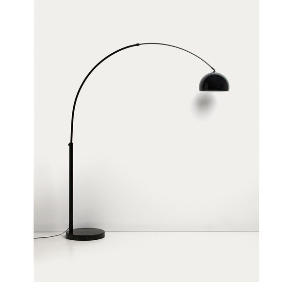 Čierna stojacia lampa s kovovým tienidlom (výška  160 cm) Madali – Kave Home-image-4