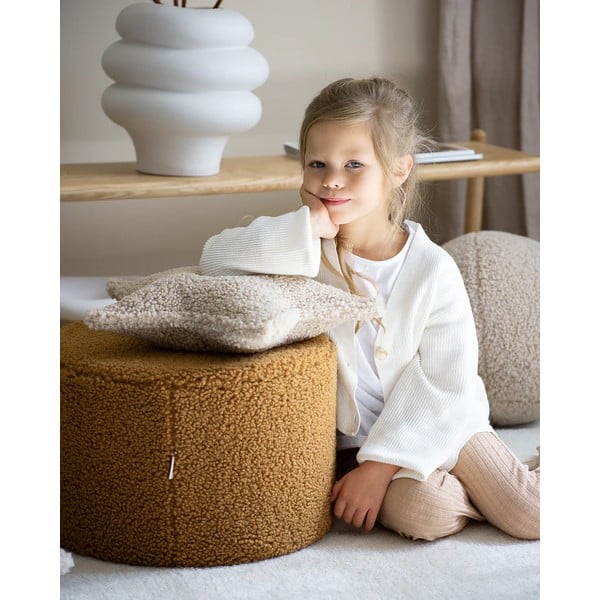 Svetlohnedý detský pohovkový vankúš z textílie buklé Star – Wigiwama-image-2