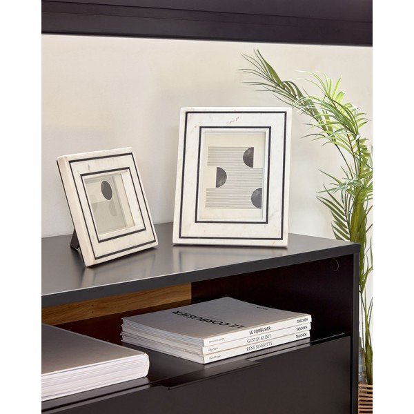 Biely kamenný stojací rámček 20x25 cm Vittoria – Kave Home-image-4