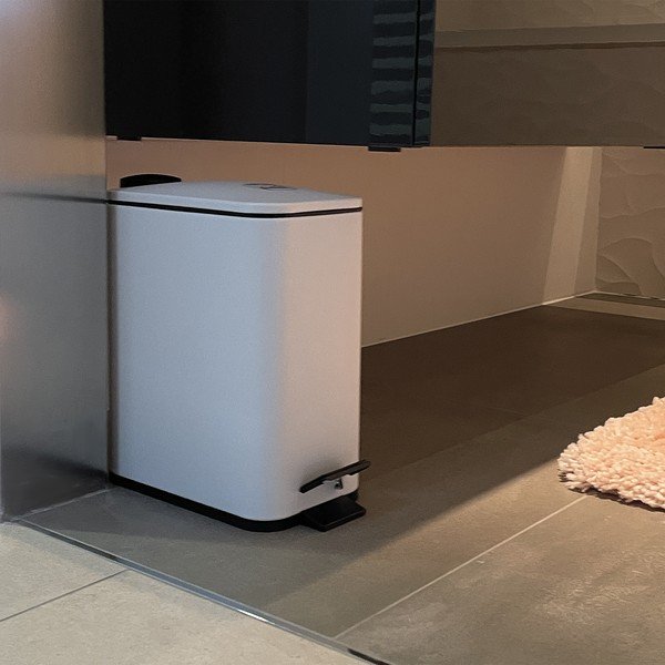 Matne biely nášľapný oceľový odpadkový kôš 5 l Erik – Spirella-image-1