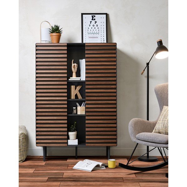 Čierna/v prírodnej farbe skrinka v dekore orecha 105x155x40 cm Kesia – Kave Home-image-1