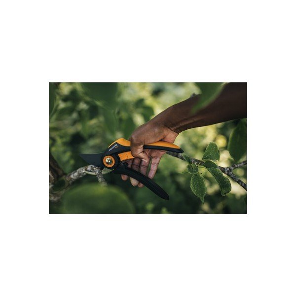 Dvojčepeľové zahradné nožnice Fiskars Plus-image-2