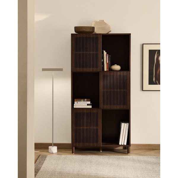 Tmavohnedá knižnica v dekore orecha s posuvnými dverami 84,5x170x42,5 cm Beyla – Kave Home-image-1