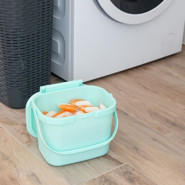 Fľašovozelená nádoba na kompostovateľný odpad s vekom Addis, 24,5 x 18,5 x 19 cm-image-4