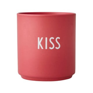 Červený porcelánový hrnček Design Letters Kiss, 300 ml