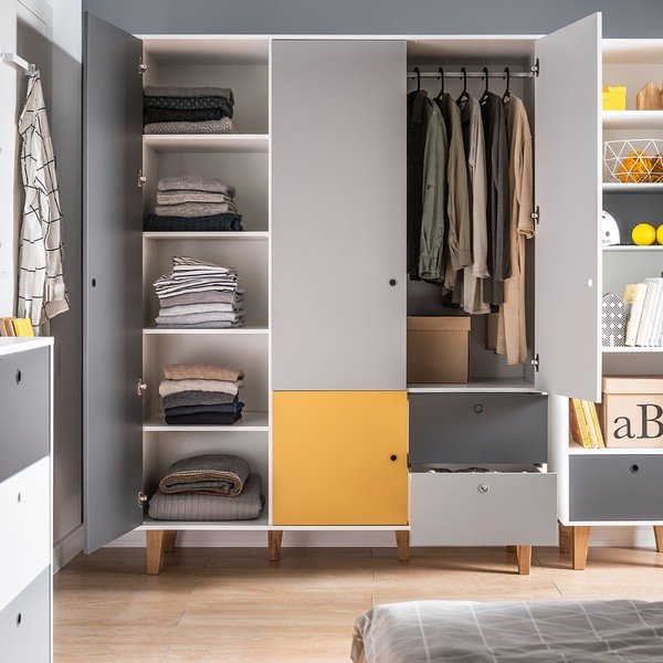 Bielo-sivá trojdverová šatníková skriňa so žltým detailom Vox Concept-image-3
