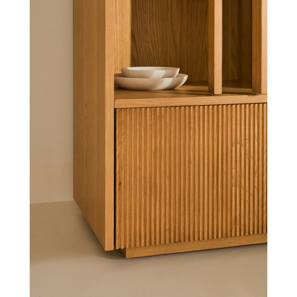 Vitrína v dekore duba s posuvnými dverami v prírodnej farbe 100x174x40 cm Helvine – Kave Home-image-4