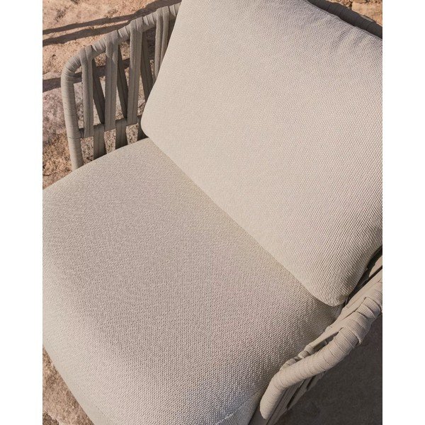 Krémovobiele/taupe polstrované záhradné kreslo Osani – Kave Home-image-2