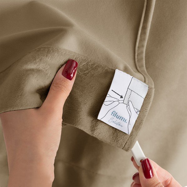 Béžový zamatový dimout záves 140x300 cm Velto – Filumi-image-4