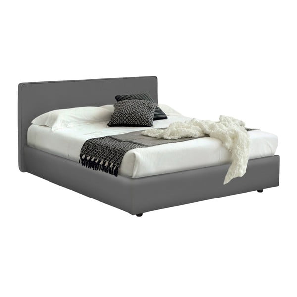 Sivá dvojlôžková posteľ s úložným priestorom, matracom a poťahom z koženky 13Casa Ninfea, 160 x 200 cm