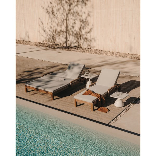 Drevené záhradné ležadlo v bielo-prírodnej farbe Turqueta – Kave Home-image-1