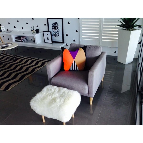 Stolička z ovčej kože Nia Cerise-image-1