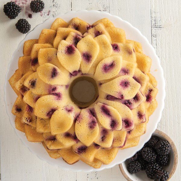 Forma na bábovku v medenej farbe Nordic Ware Blossom, 2,4 l-image-3