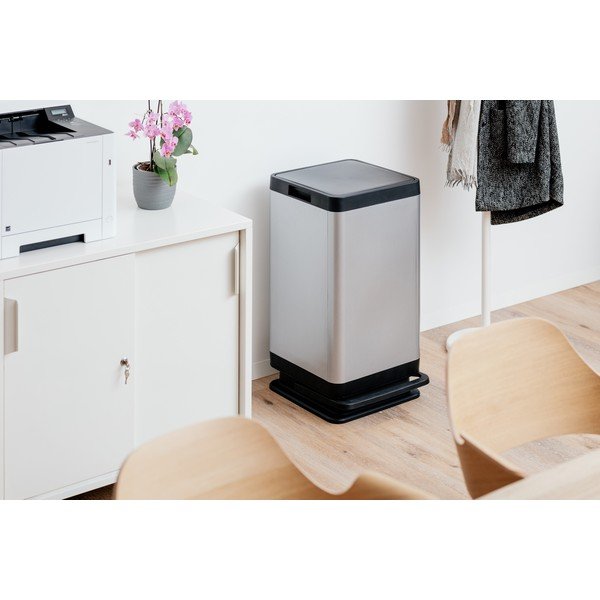 Nášľapný plastový odpadkový kôš v striebornej farbe 80 l Tokyo – DEA HOME-image-1